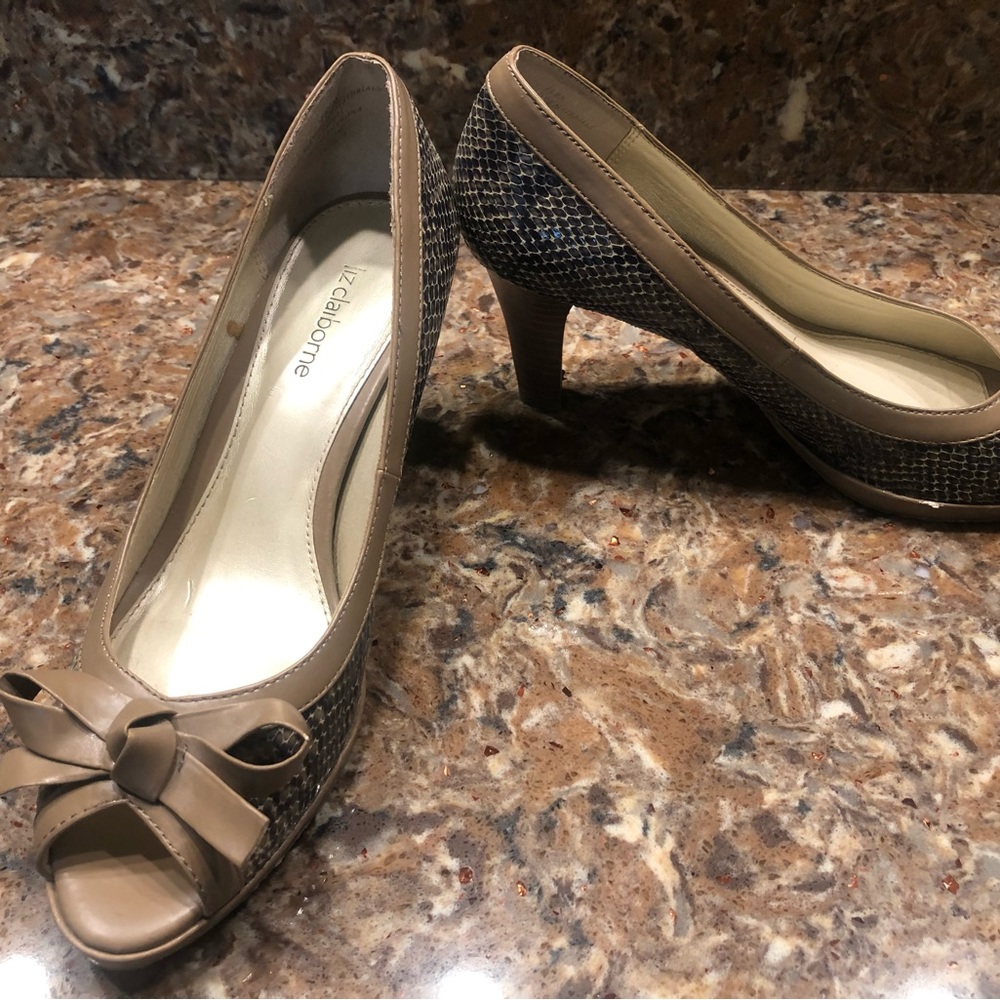 Liz Claiborne open toe, heels size 7. - Picture 3 of 4
